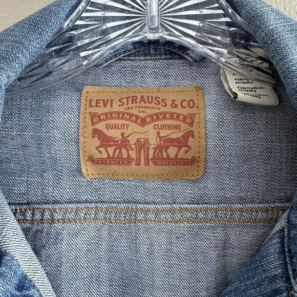 Levi's Stretch Denim Medium Wash Trucker Jacket - Picture 4 of 10